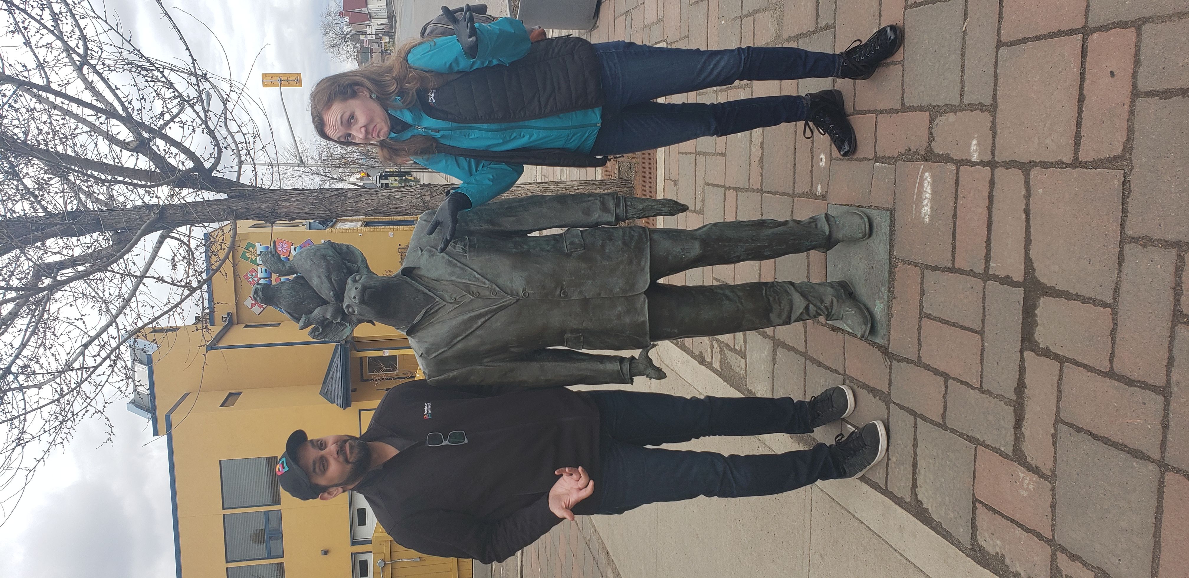statue-thunderbay - bonjour my friend