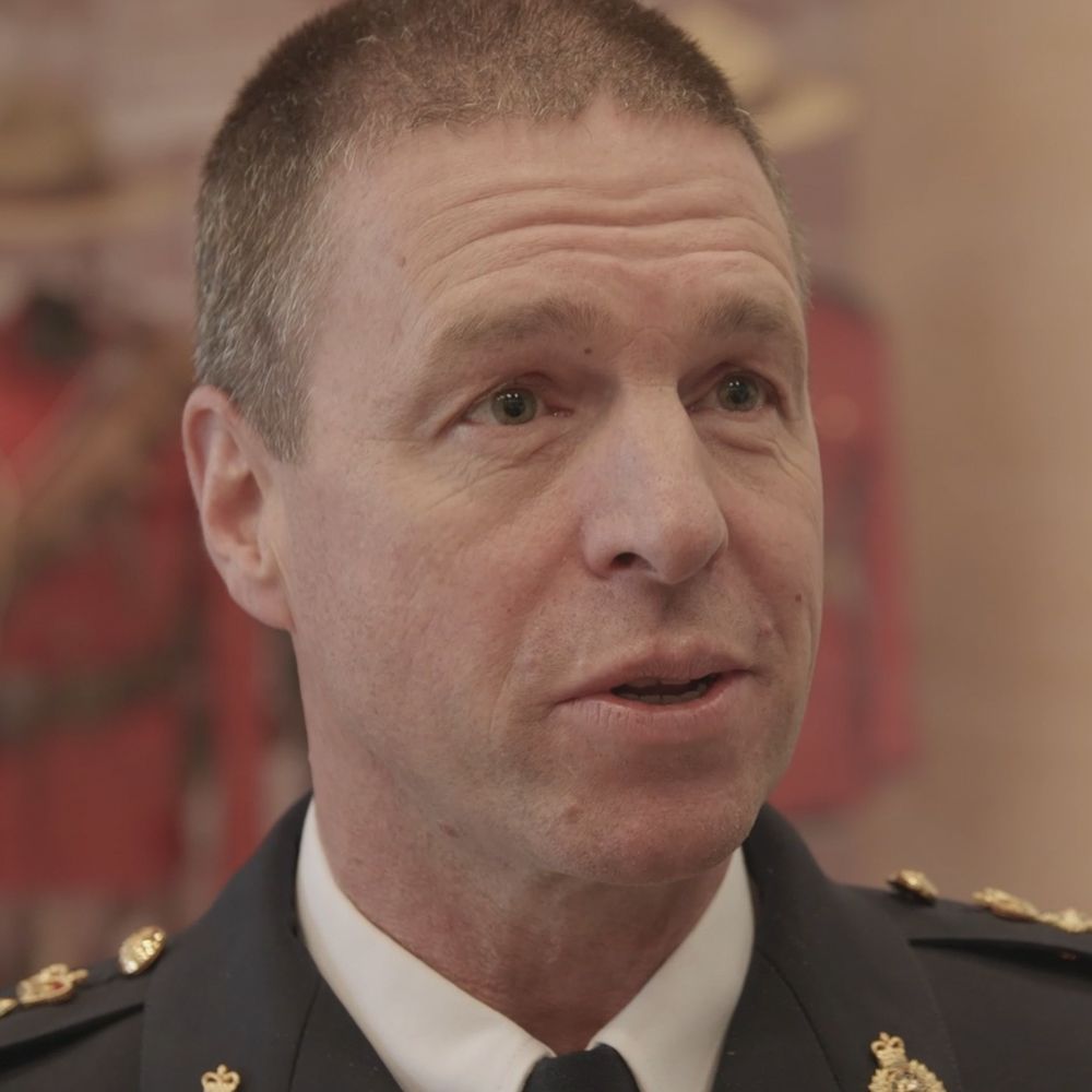 visuel commandant GRC Regina - bonjour my friend